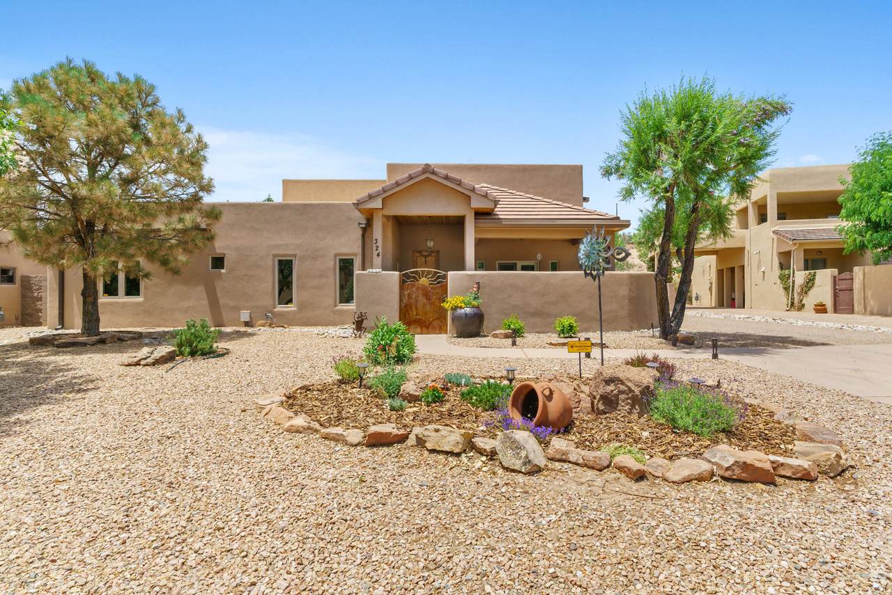 324 Plaza Muchomas - Photo 1