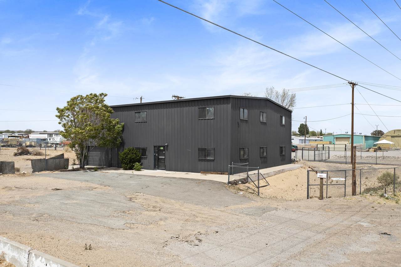 2623 Coors Boulevard - Photo 1