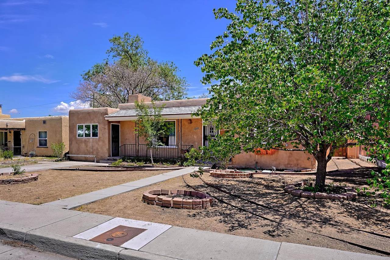808 Summit Drive - Photo 1