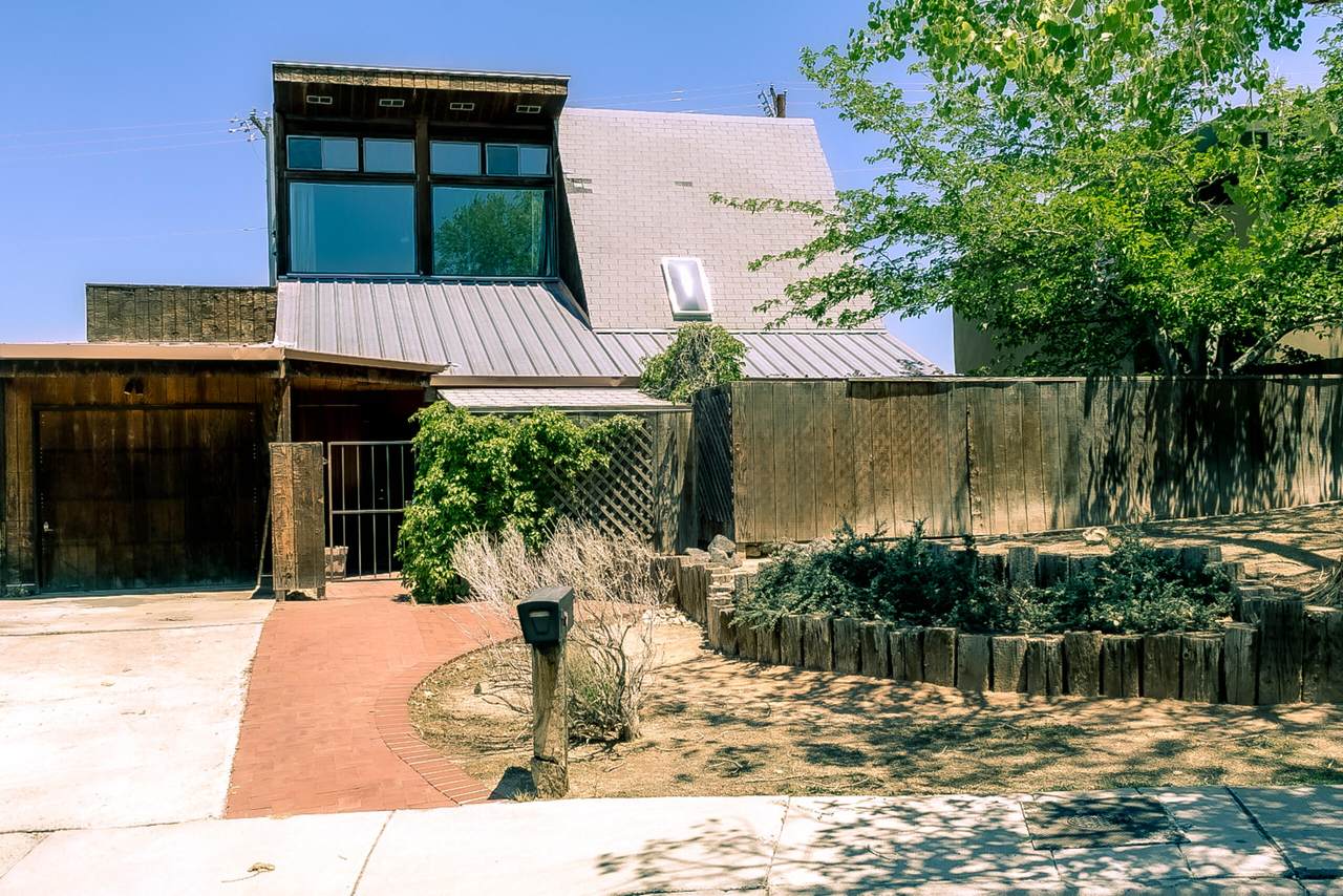 1925 Apache Court - Photo 1