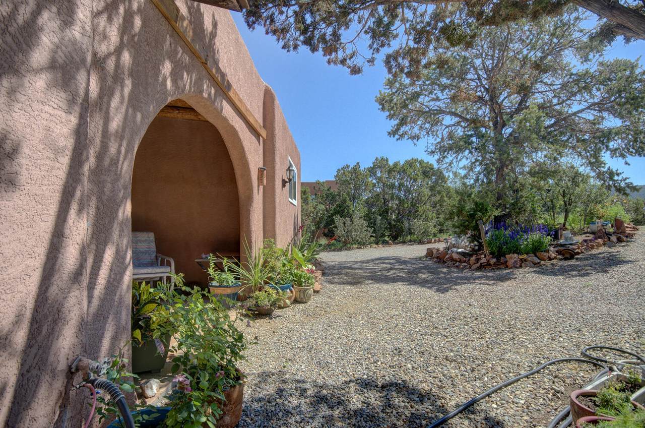 27 Lakeview Drive - Photo 1