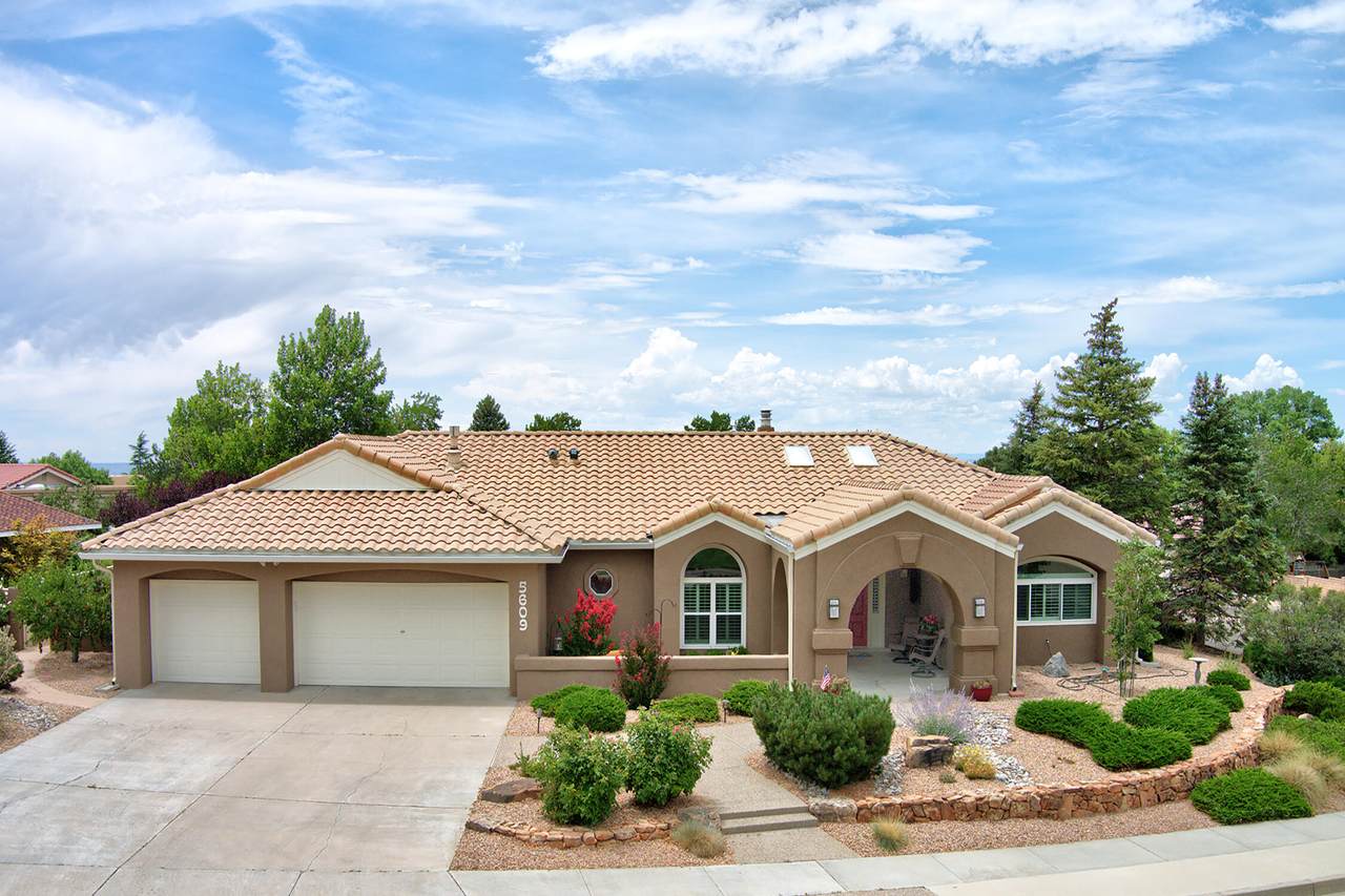 5609 Royal Oak Drive - Photo 1