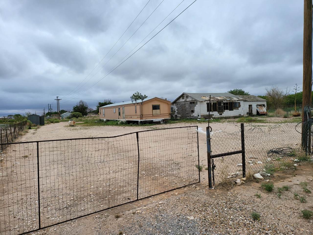 716 Carlton Street - Photo 1