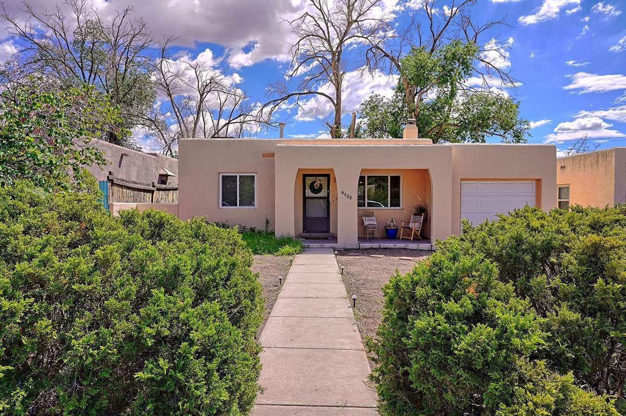 4628 Crest Avenue - Photo 1