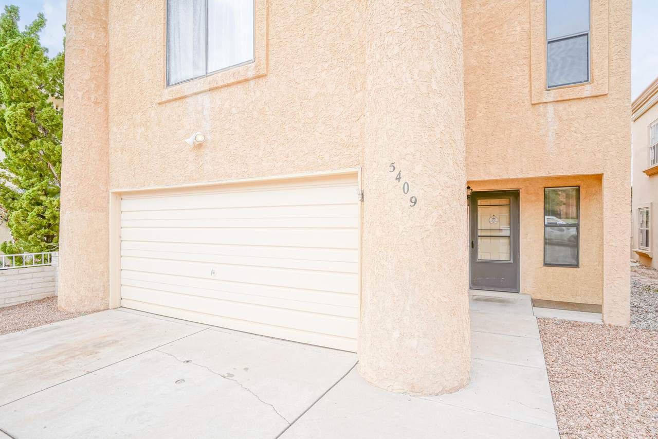5409 Colleens Way - Photo 1