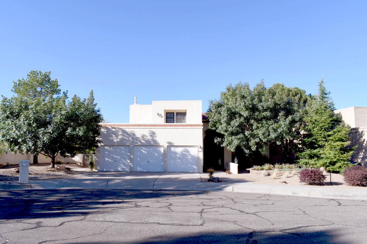 5801 Canyon Crest Place - Photo 1