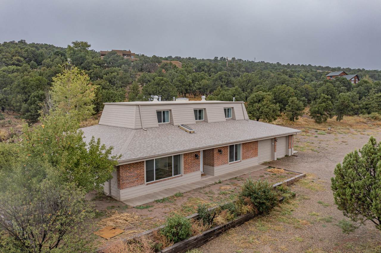 2 David Court - Photo 1