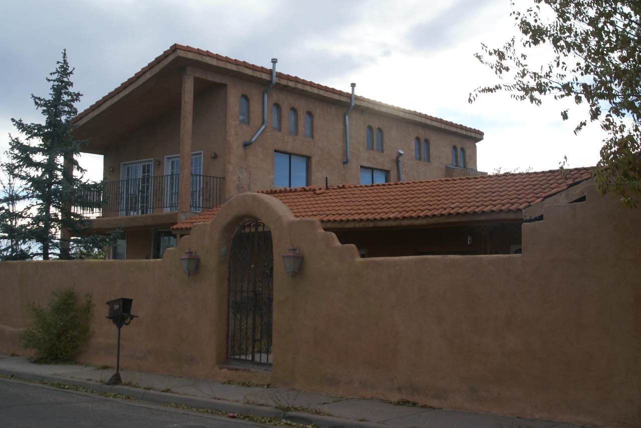 214 Villeros Street - Photo 1