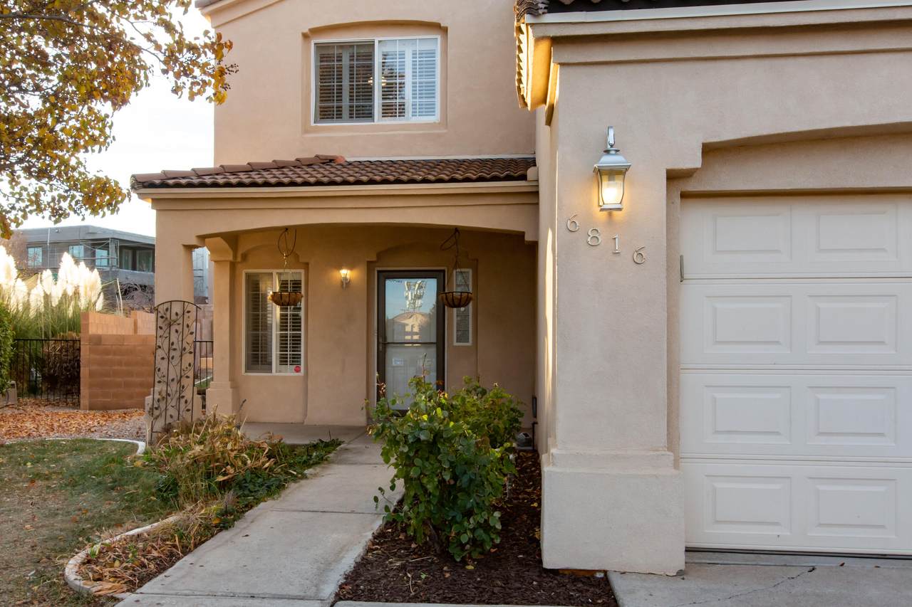6816 Glenlochy Way - Photo 1