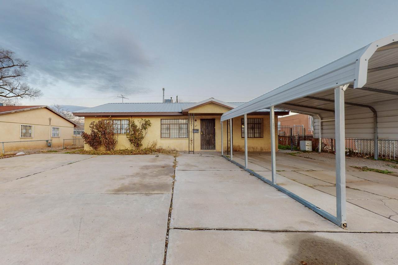 412 Dallas Street - Photo 1
