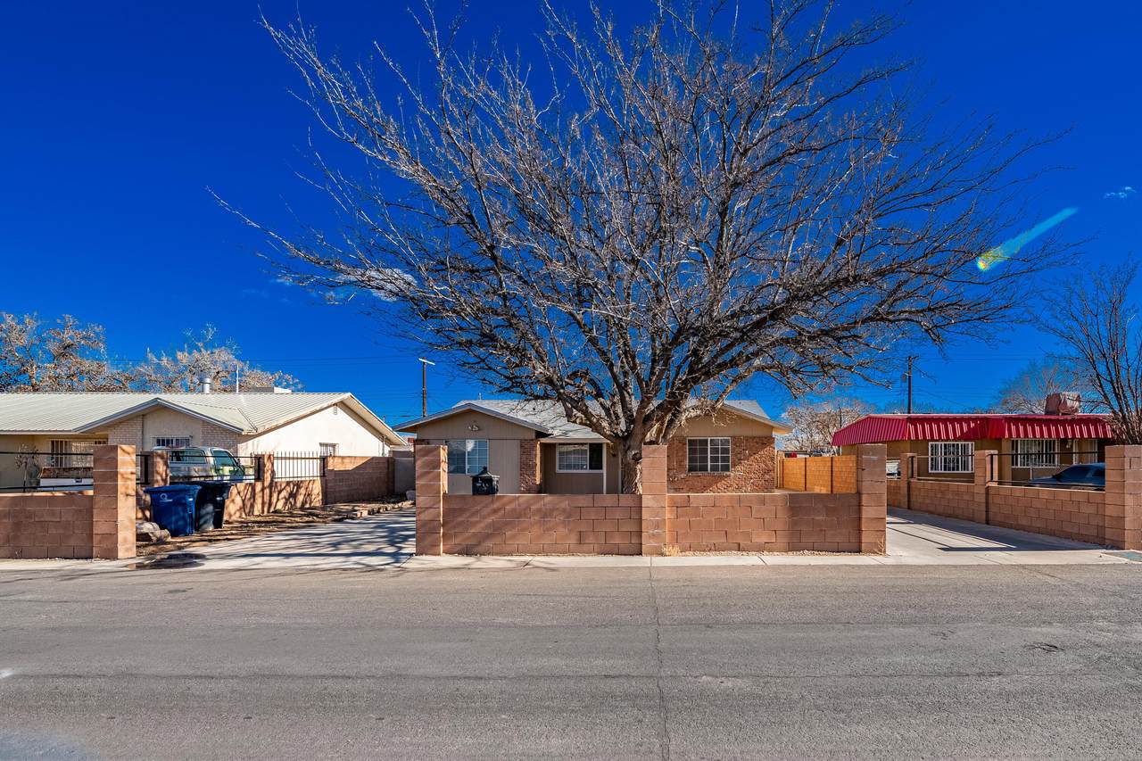4624 Chetwood Lane - Photo 1