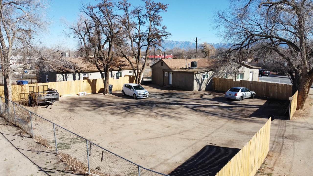 419 Atrisco Drive - Photo 1