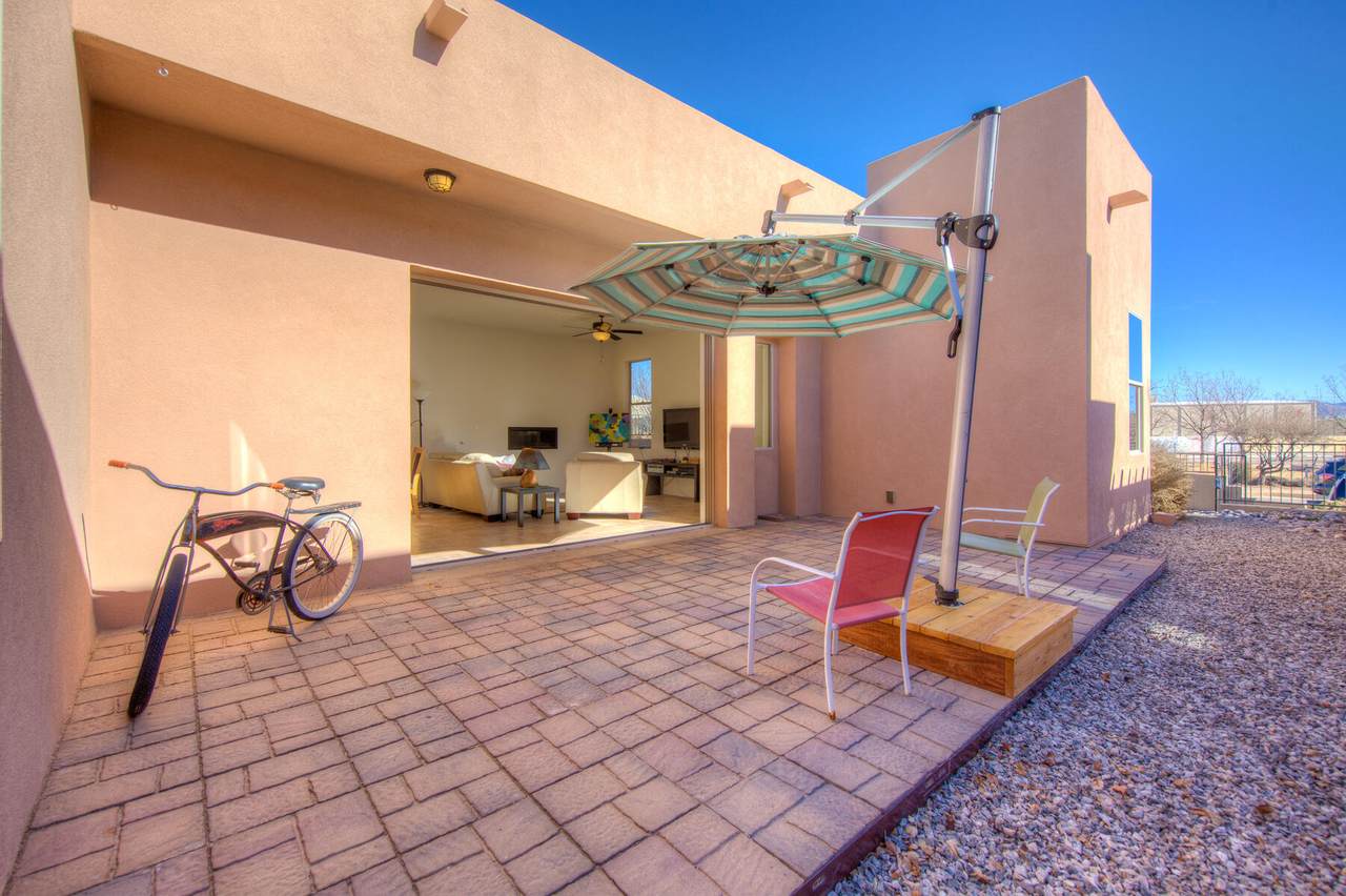5747 University Boulevard - Photo 1