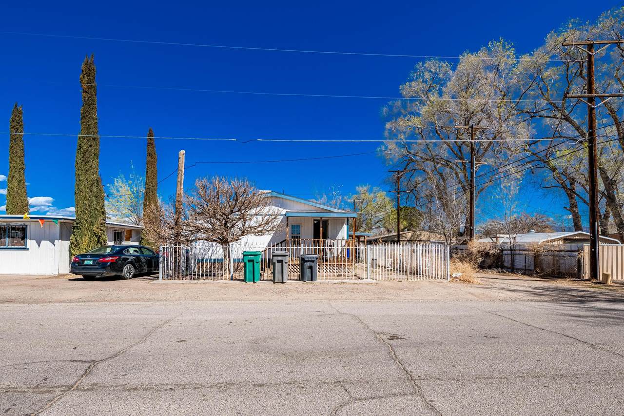 3742 Isleta Boulevard - Photo 1