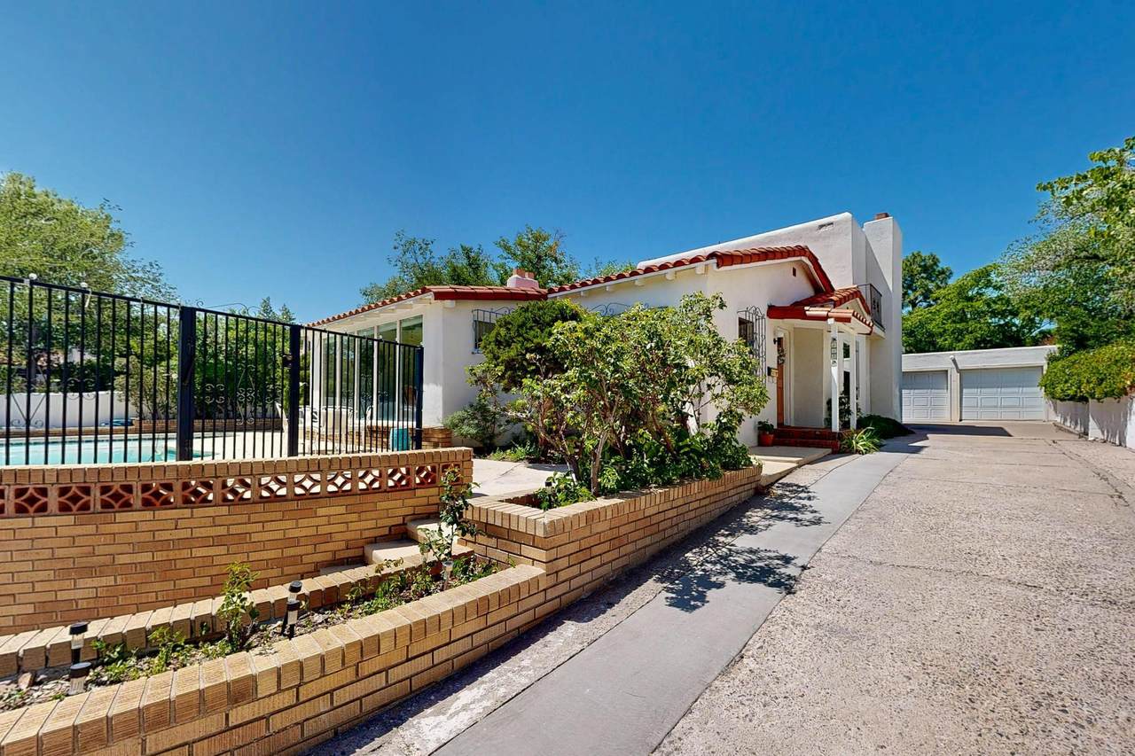 805 Ridgecrest Drive - Photo 1