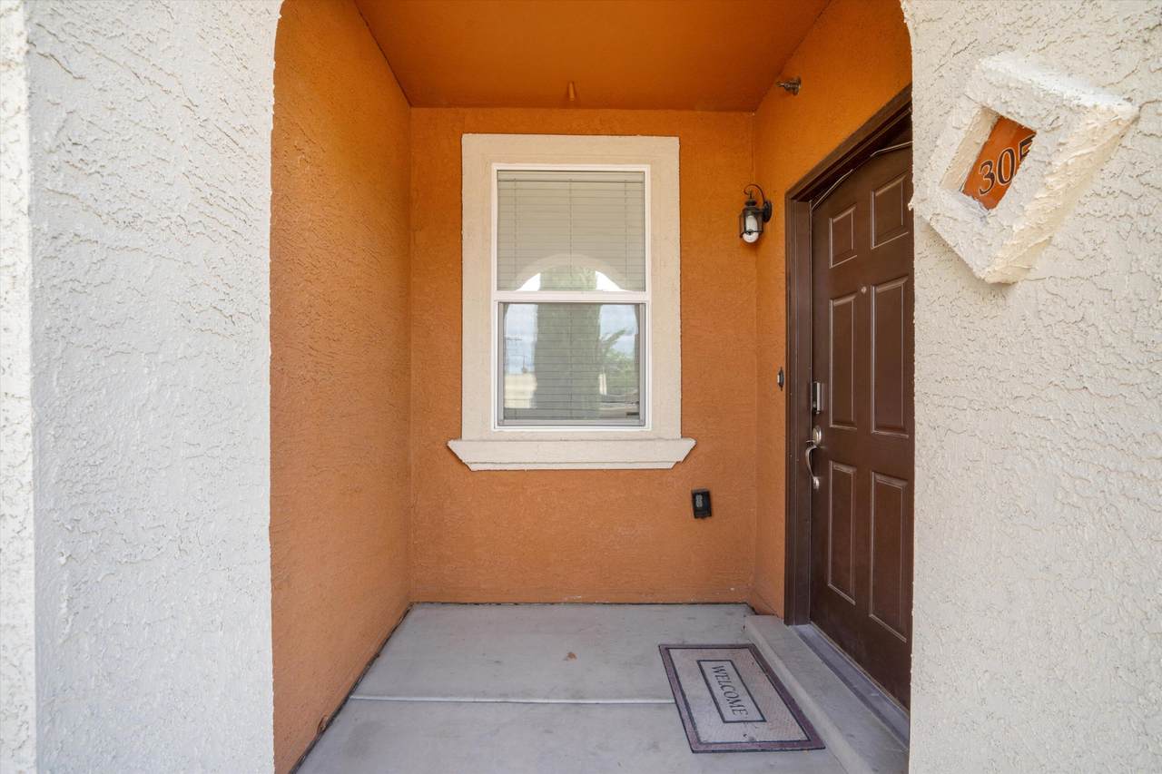 601 Menaul Boulevard - Photo 1