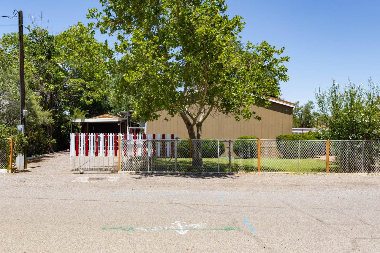 1639 Ferris Avenue - Photo 1