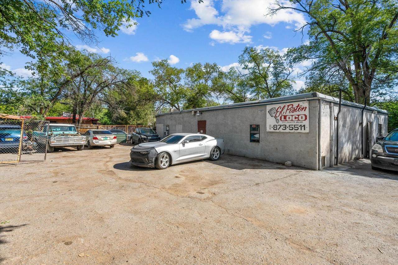 500 Isleta Boulevard - Photo 1