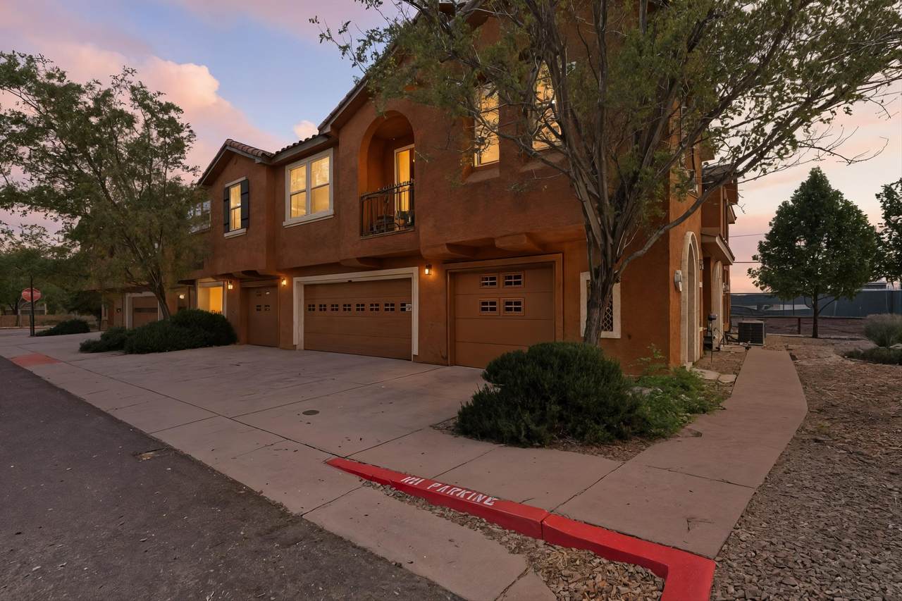 601 Menaul Boulevard - Photo 1