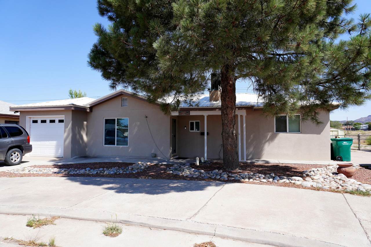 920 Jackson Avenue - Photo 1