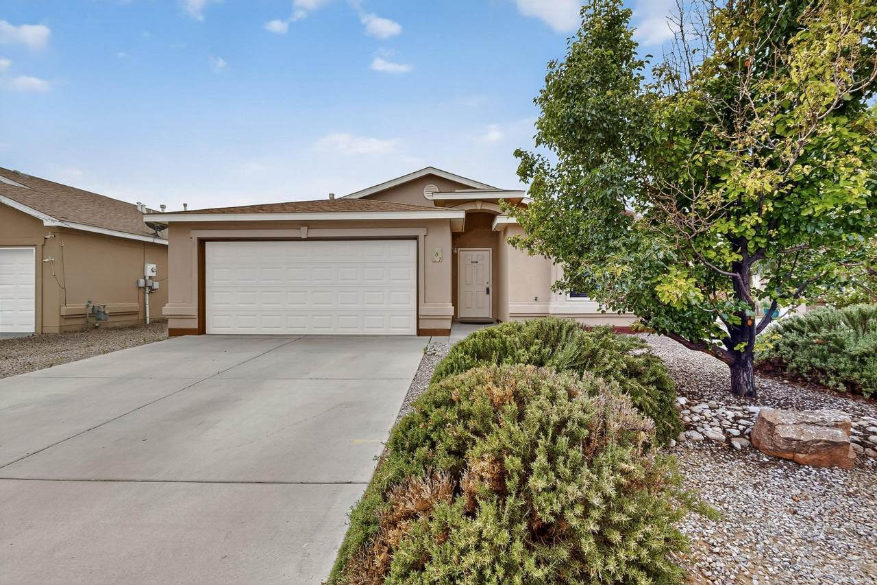 107 Oakwood Court - Photo 1