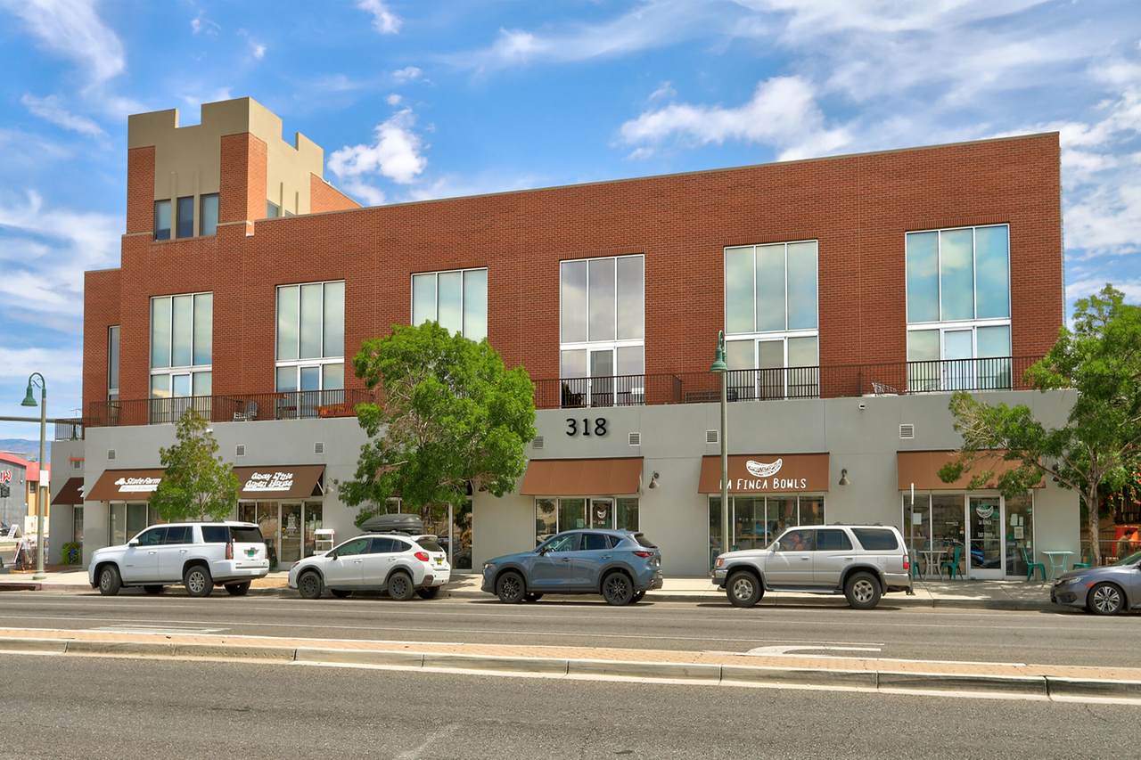 318 Broadway Boulevard - Photo 1