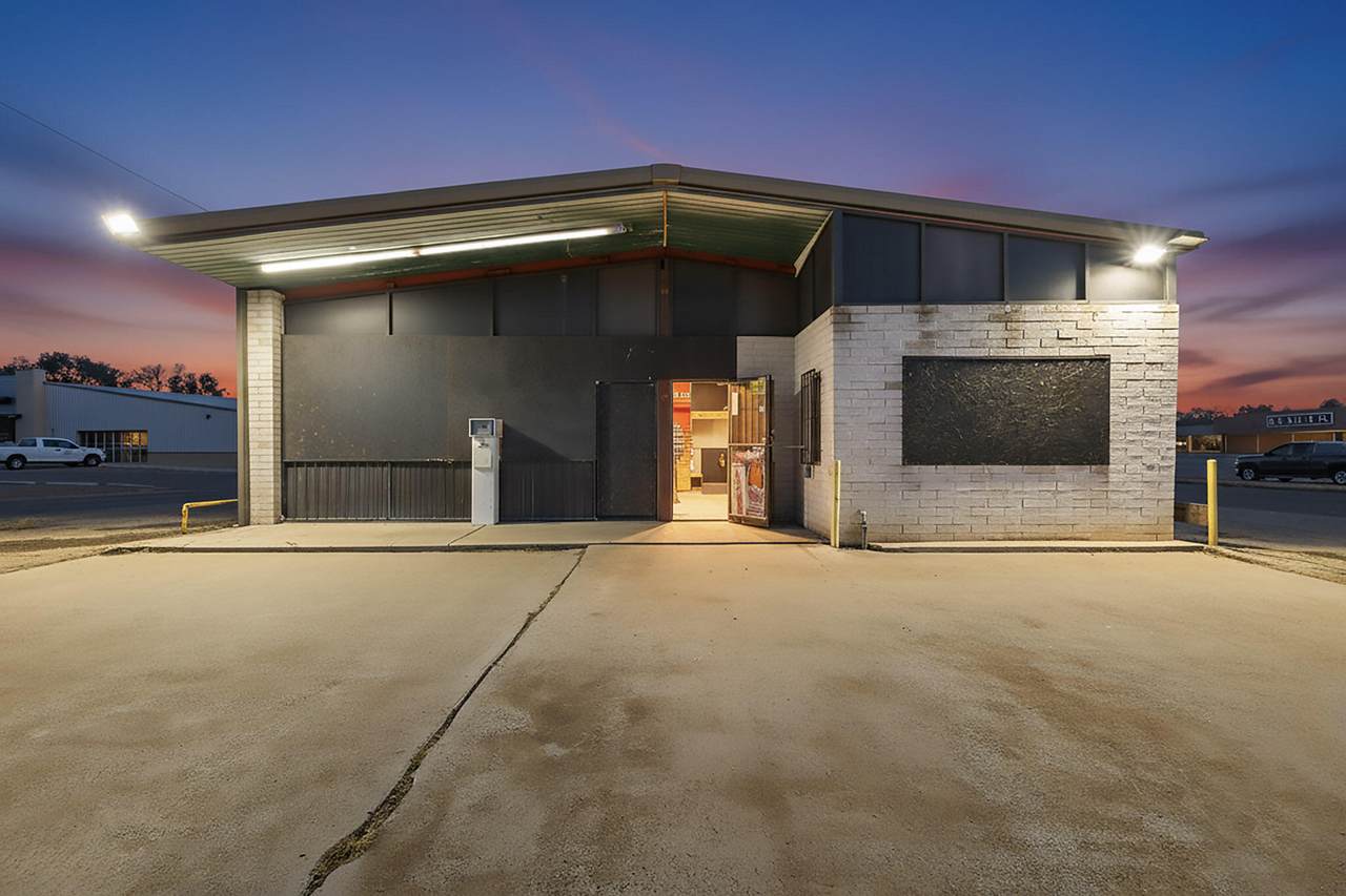 600 Reinken Avenue - Photo 1