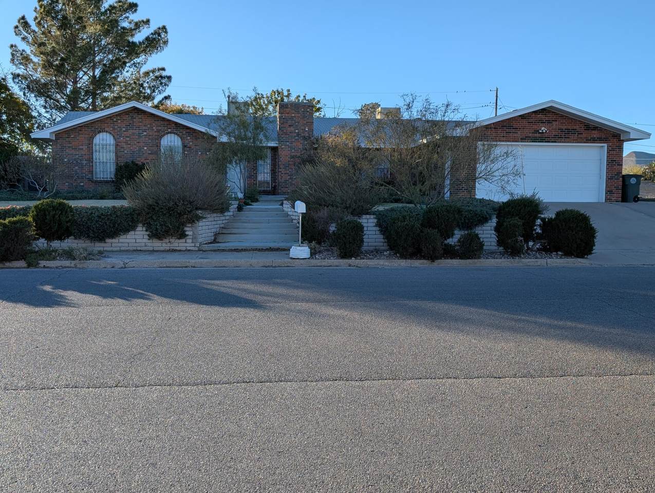 920 Foch Street - Photo 1