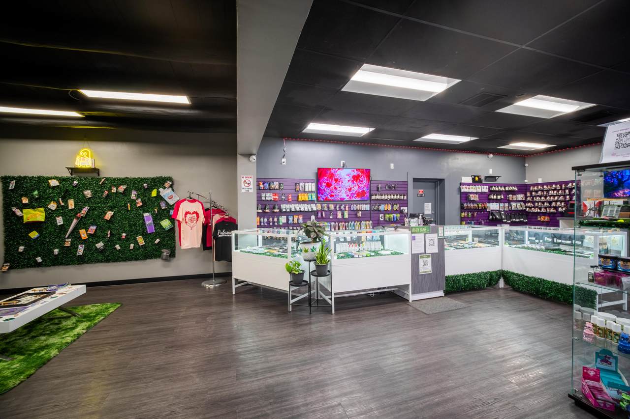 1520 Lomas Boulevard - Photo 1