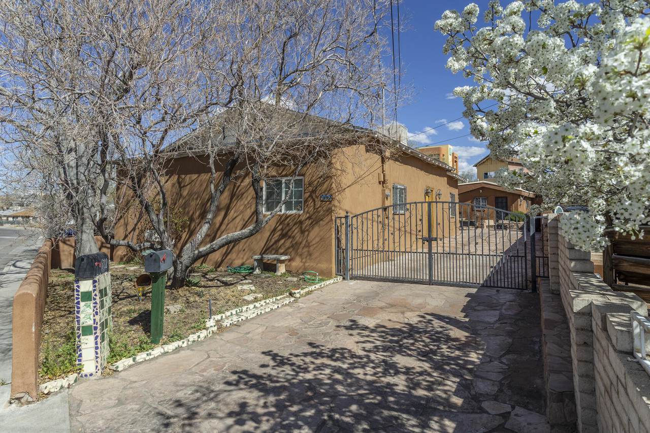 902 Edith Boulevard - Photo 1