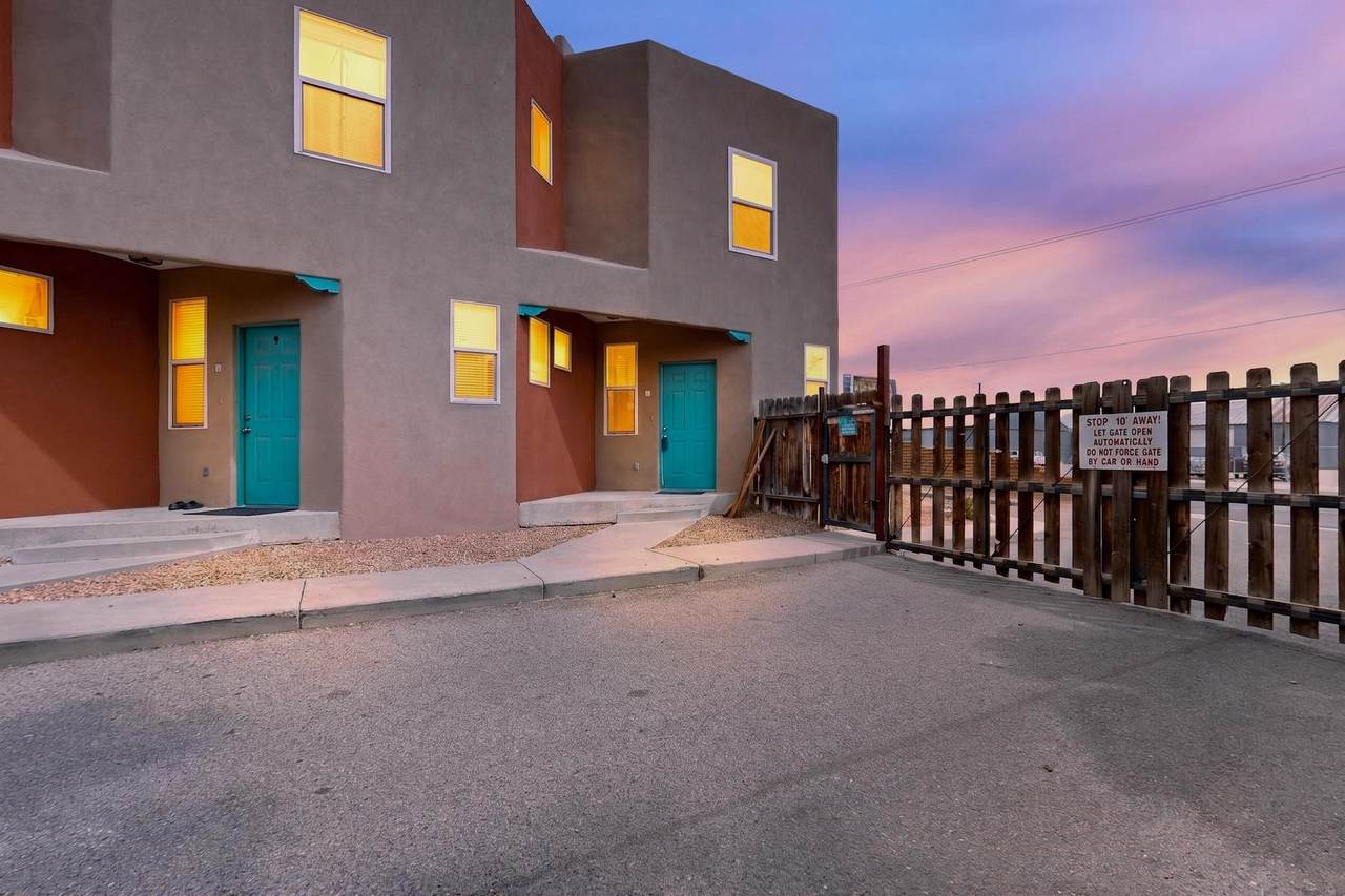 615 Menaul Boulevard - Photo 1