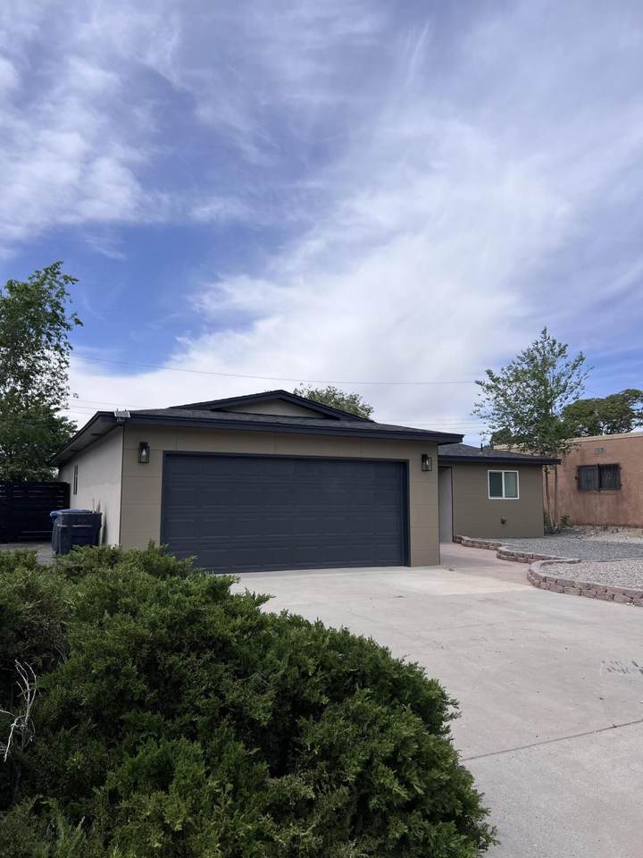 905 La Charles Drive - Photo 1