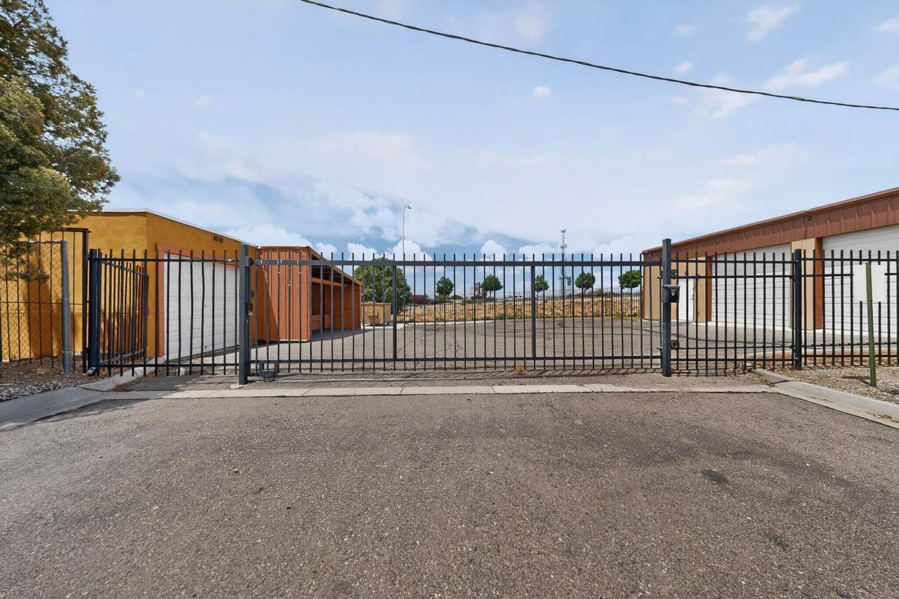 528 Juan Tabo Boulevard - Photo 1