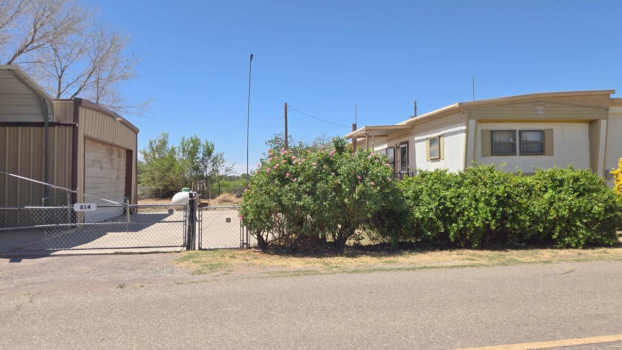 814 Foster - Photo 1