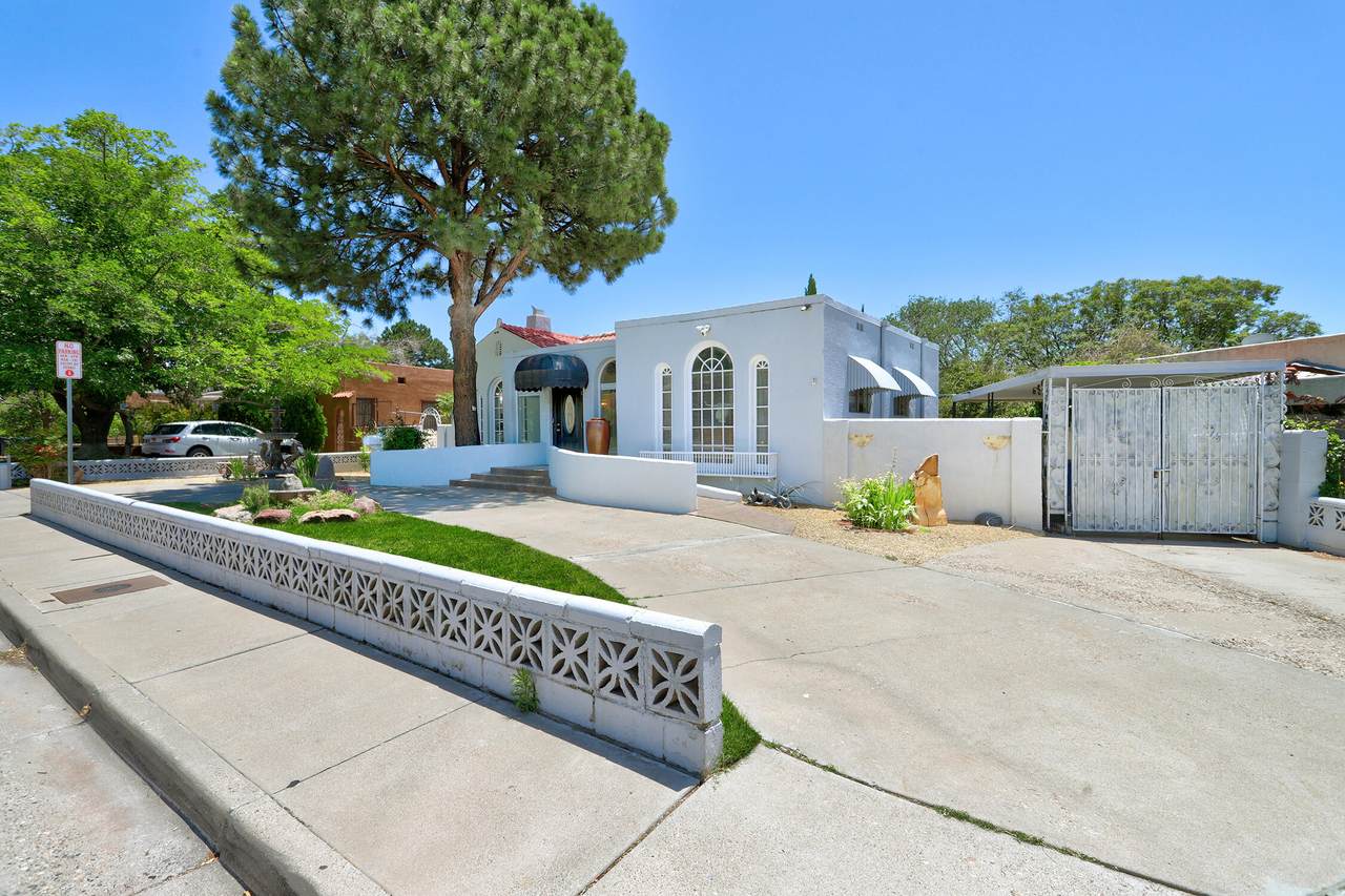 1606 Roma Avenue - Photo 1