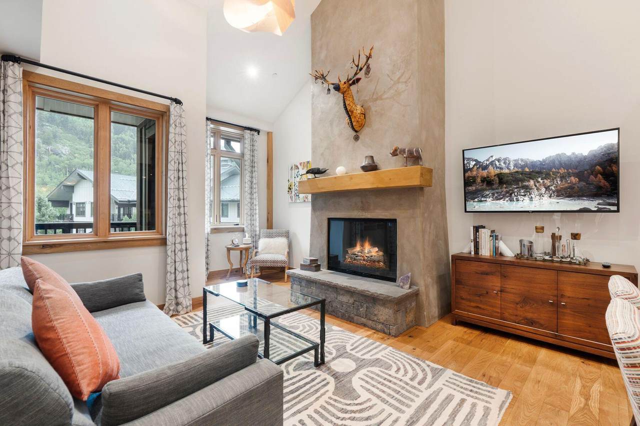 116 Sutton Place - Photo 1