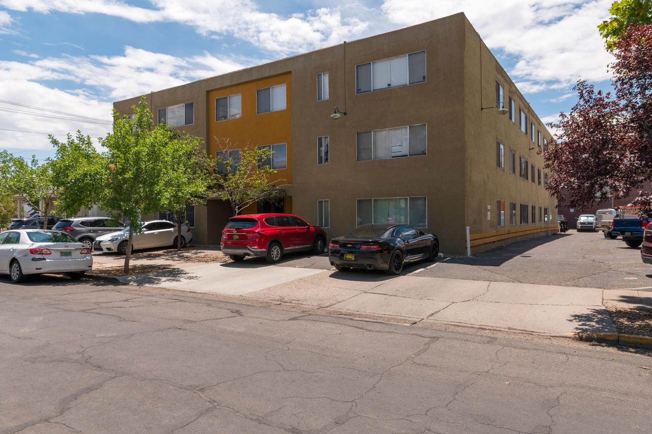 802 Gold Avenue - Photo 1