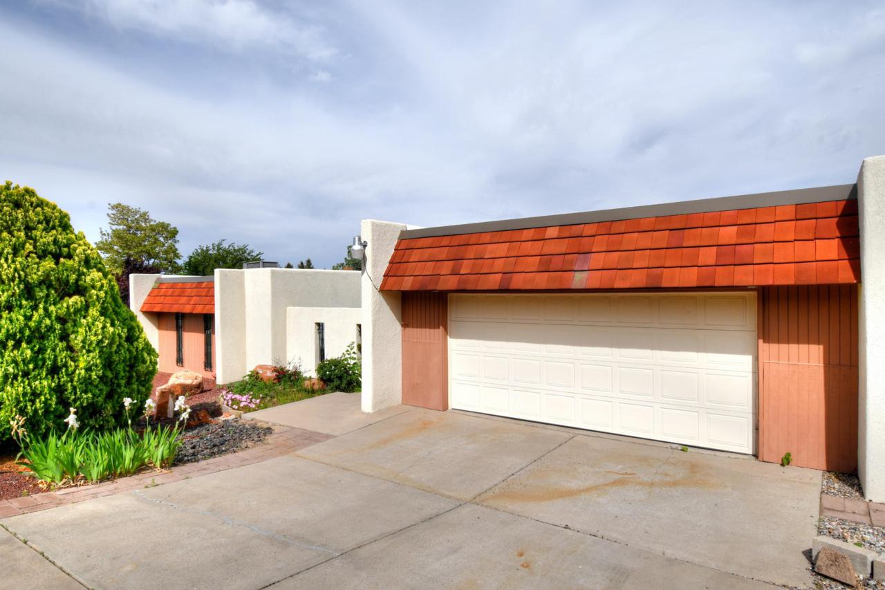 4433 Glenwood Hills Drive - Photo 1