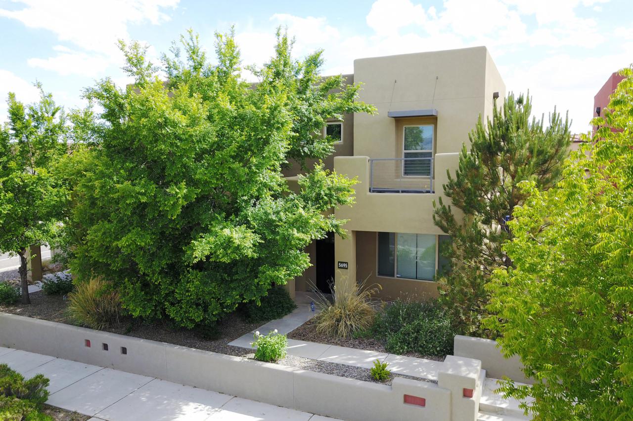 5695 University Boulevard - Photo 1