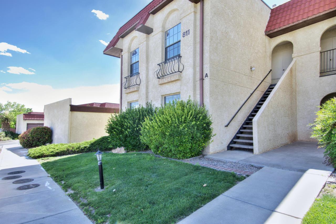 811 Country Club Drive - Photo 1