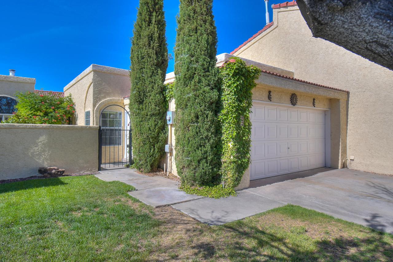 522 Eastlake Drive - Photo 1