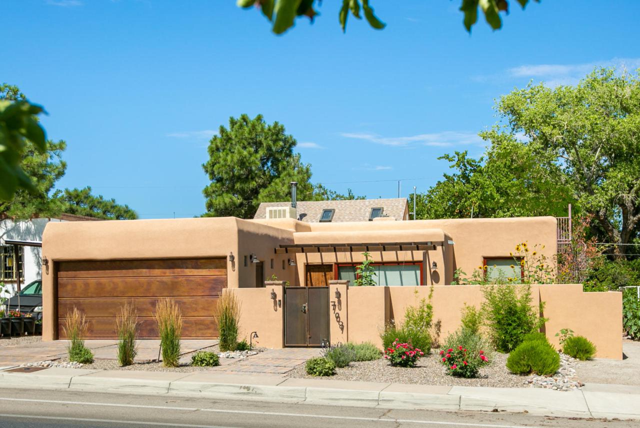 709 Carlisle Boulevard - Photo 1
