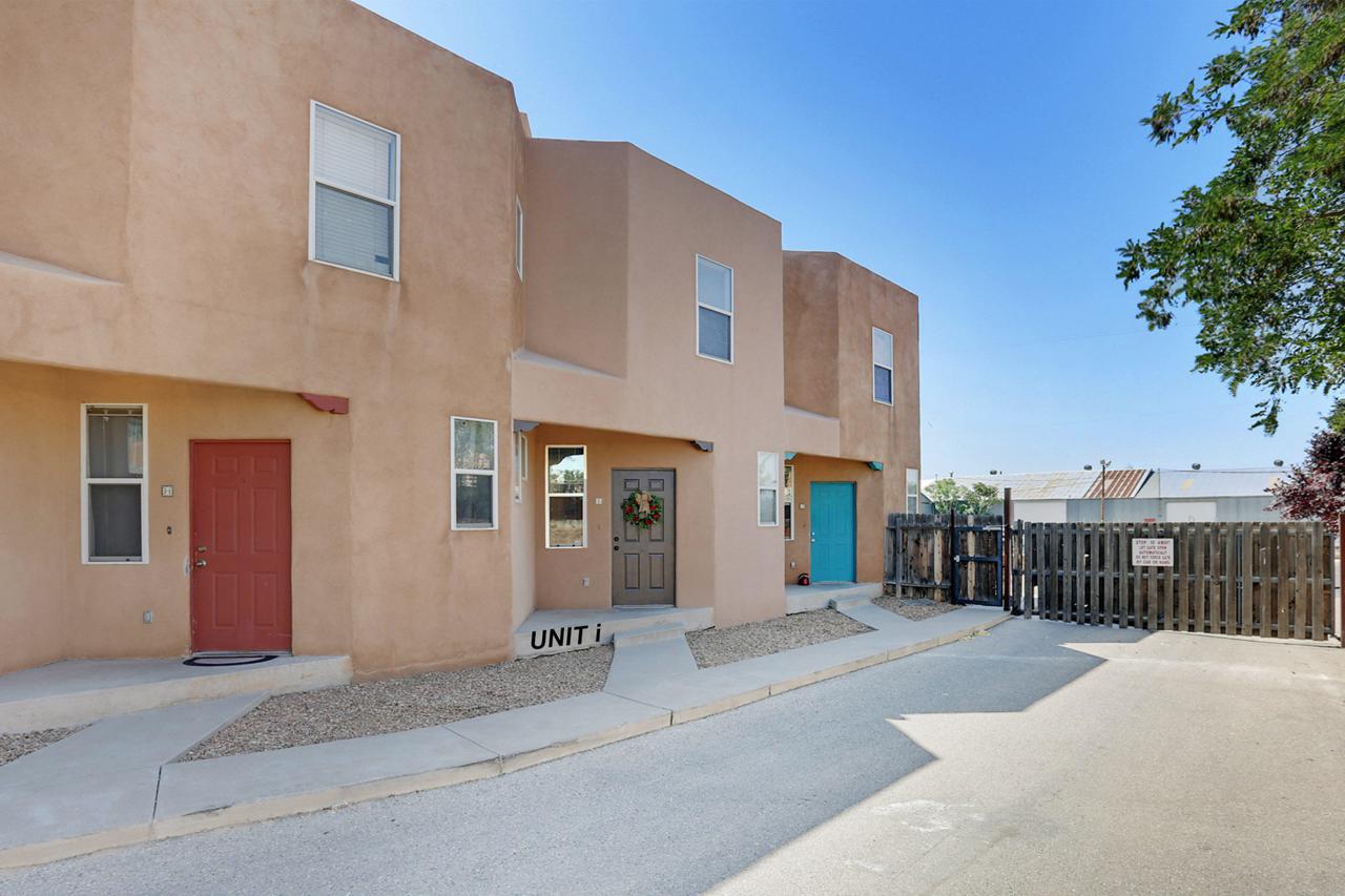 615 Menaul Boulevard - Photo 1