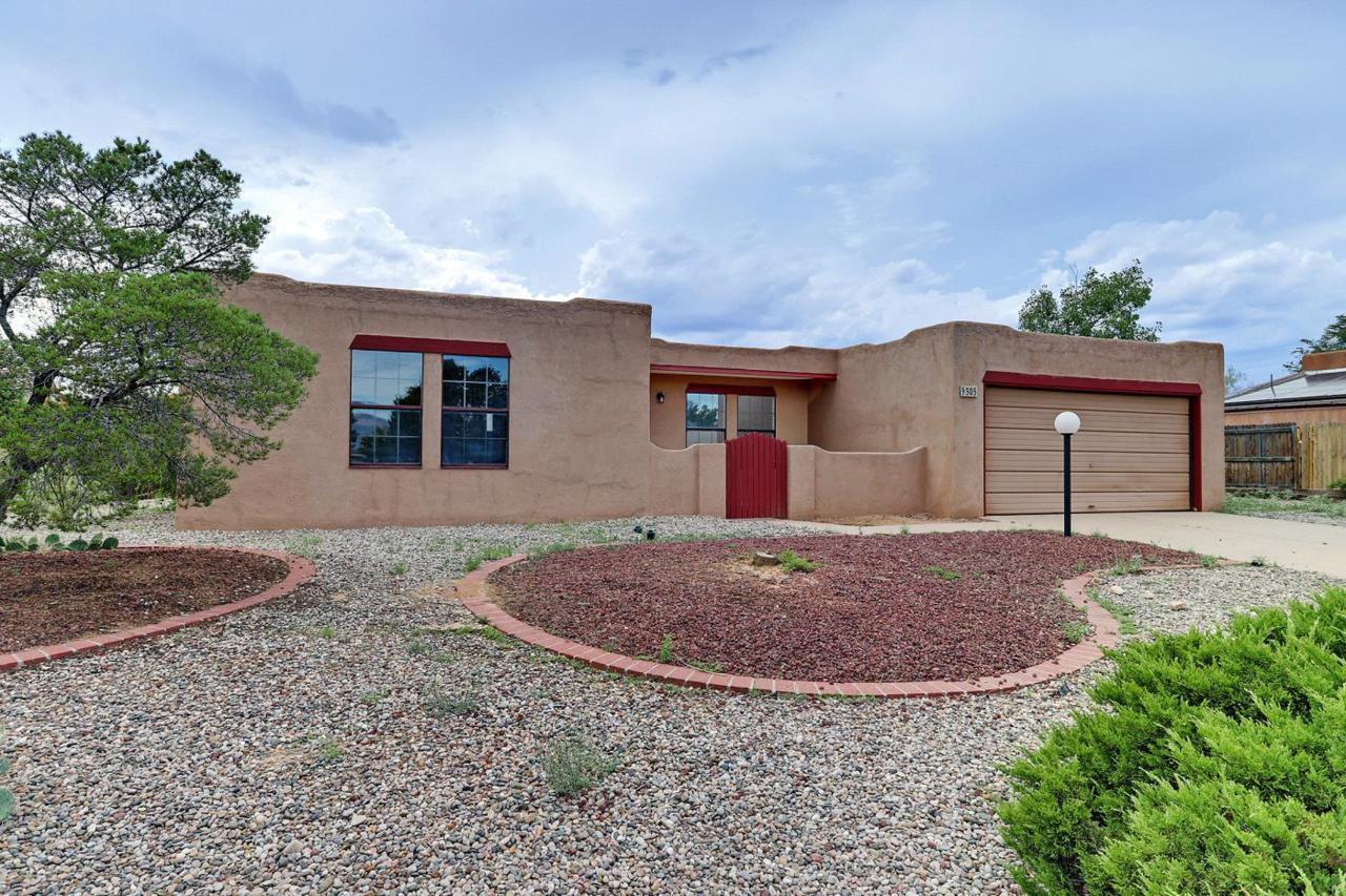 305 Summer Winds Drive - Photo 1
