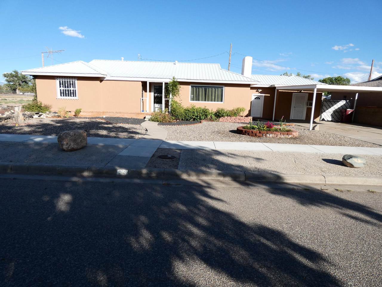 301 Rosedale Circle - Photo 1