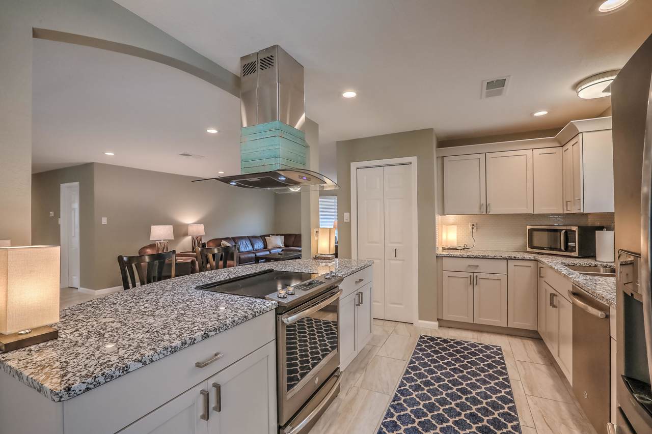 11705 Holiday Avenue - Photo 1