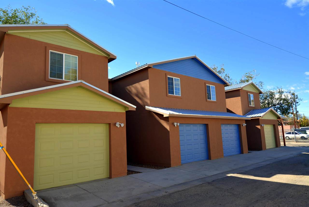 608 8TH Street - Photo 1