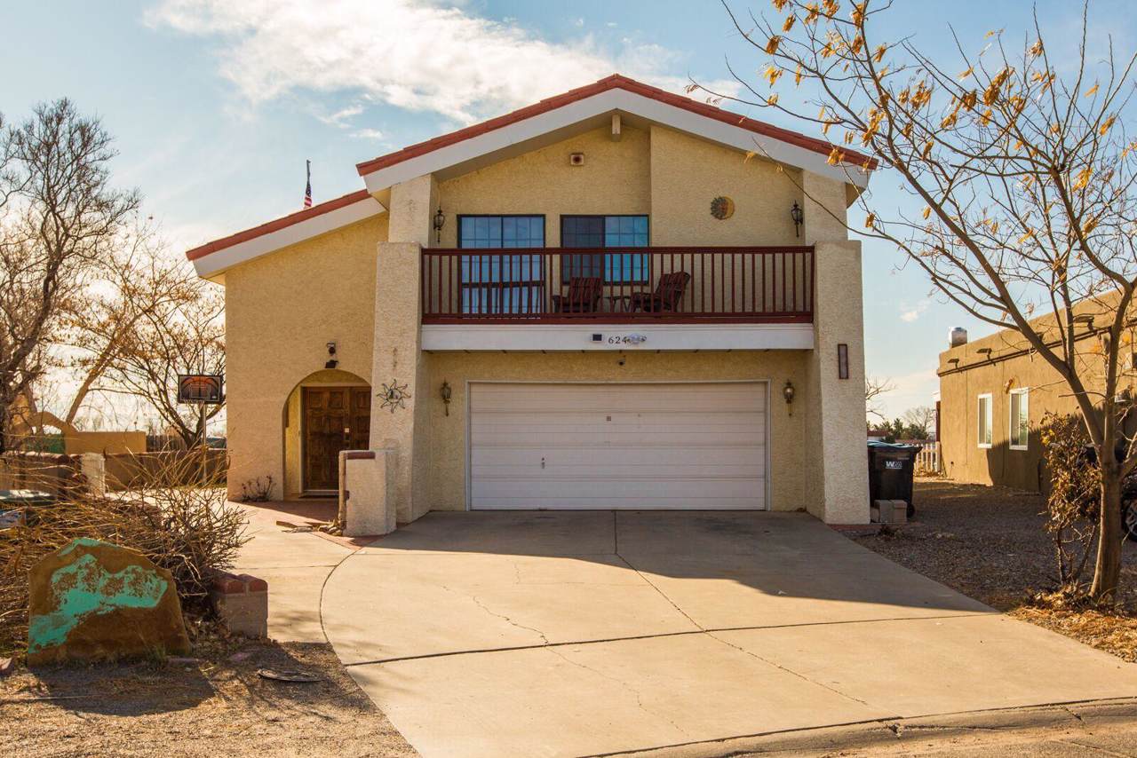 624 Lakeview Circle - Photo 1