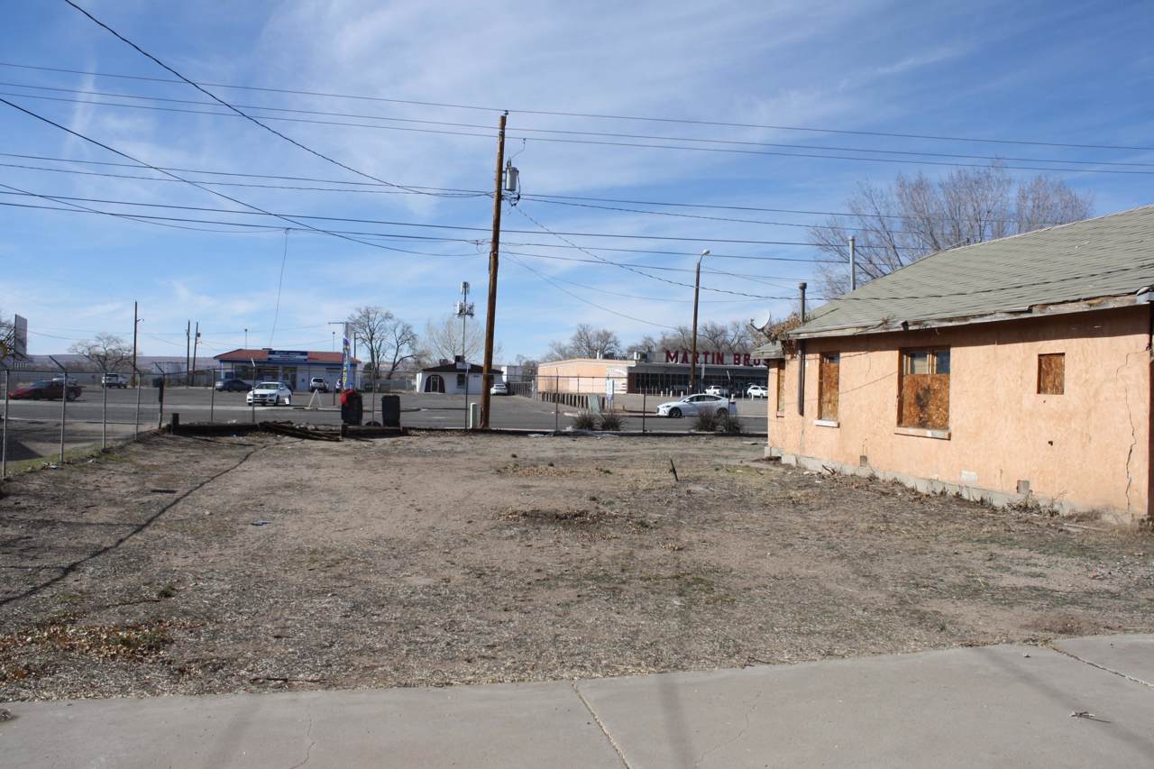 1638 Isleta Boulevard - Photo 1