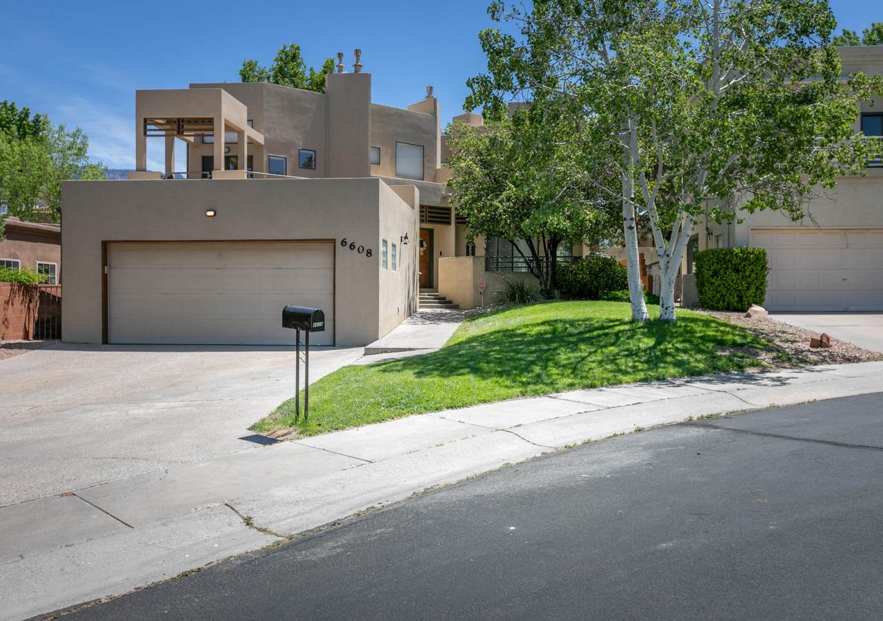 6608 Wentworth - Photo 1